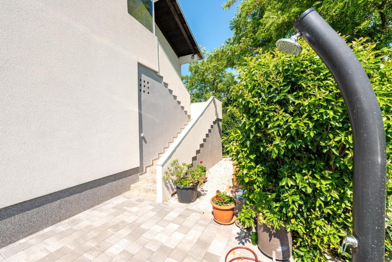 Apartment Noa'S Garden ビビニェ エクステリア 写真